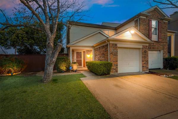 1616 Creek Bank Lane,  Arlington,  TX 76014