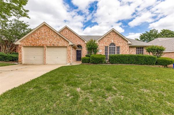 2015 Perry Drive, Mansfield, TX 76063