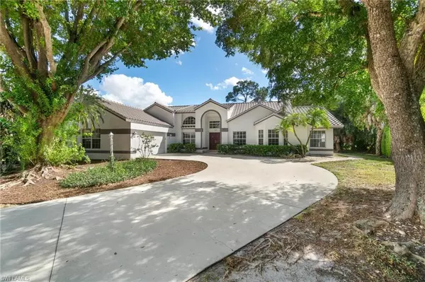 348 Wimbledon LN, Naples, FL 34104