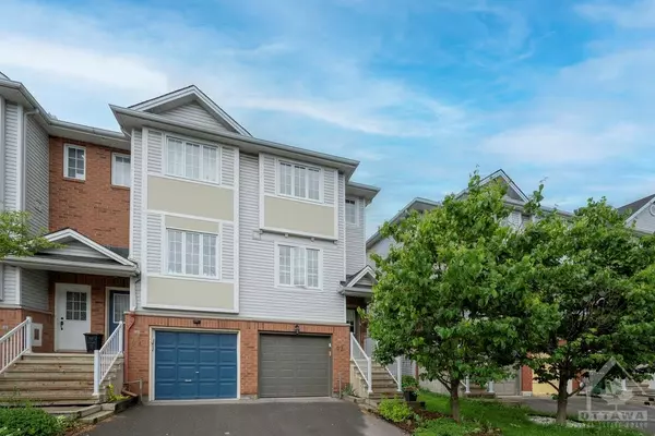 Ottawa, ON K2C 4B7,93 MANHATTAN CRES