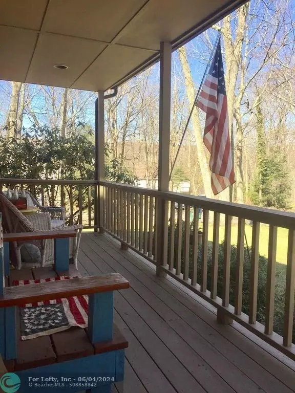 Other City - Not In The State Of Florida, CT 06478,2 Mohawk