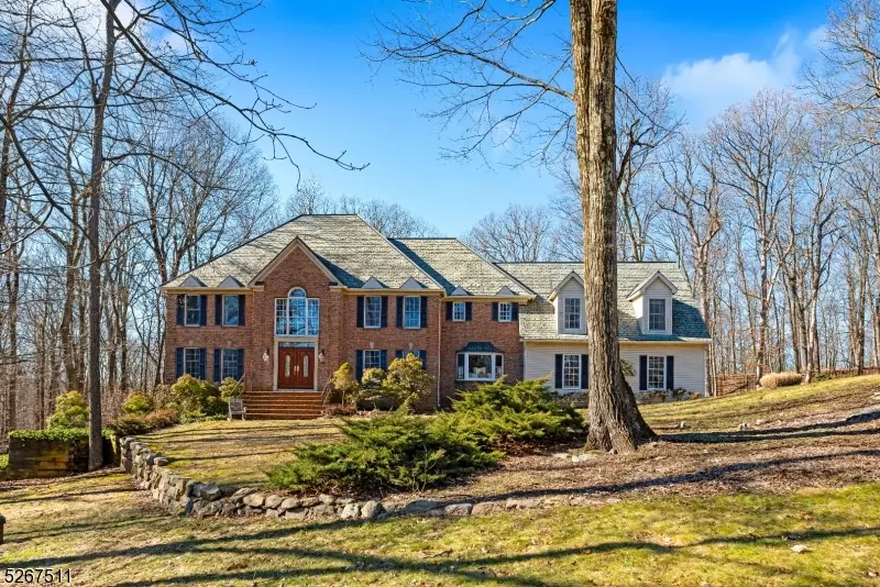 37 Hilltop Rd, Kinnelon Boro, NJ 07405