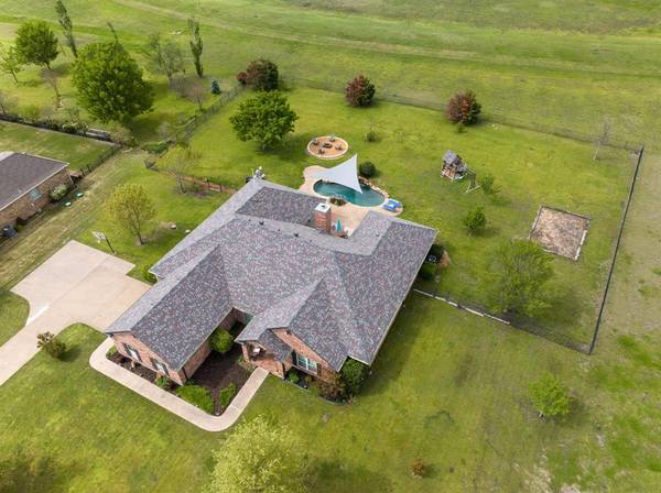 141 Sundance Drive,  Van Alstyne,  TX 75495