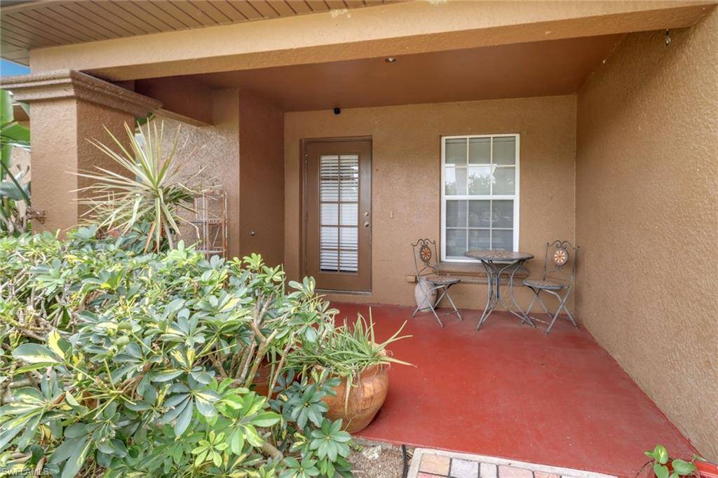 Cape Coral, FL 33991,712 1st ST