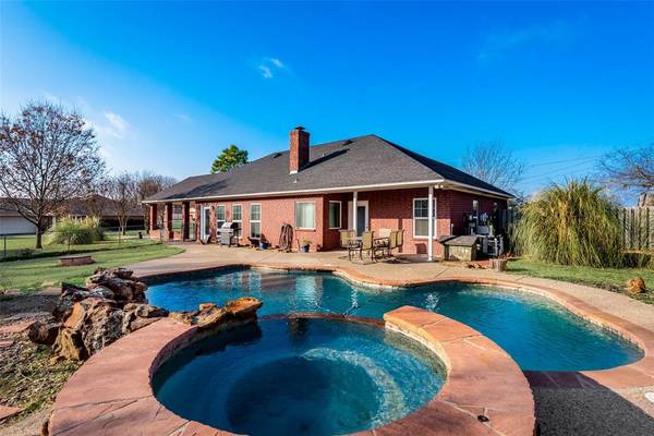 812 Ash, Lindsay, TX 76250