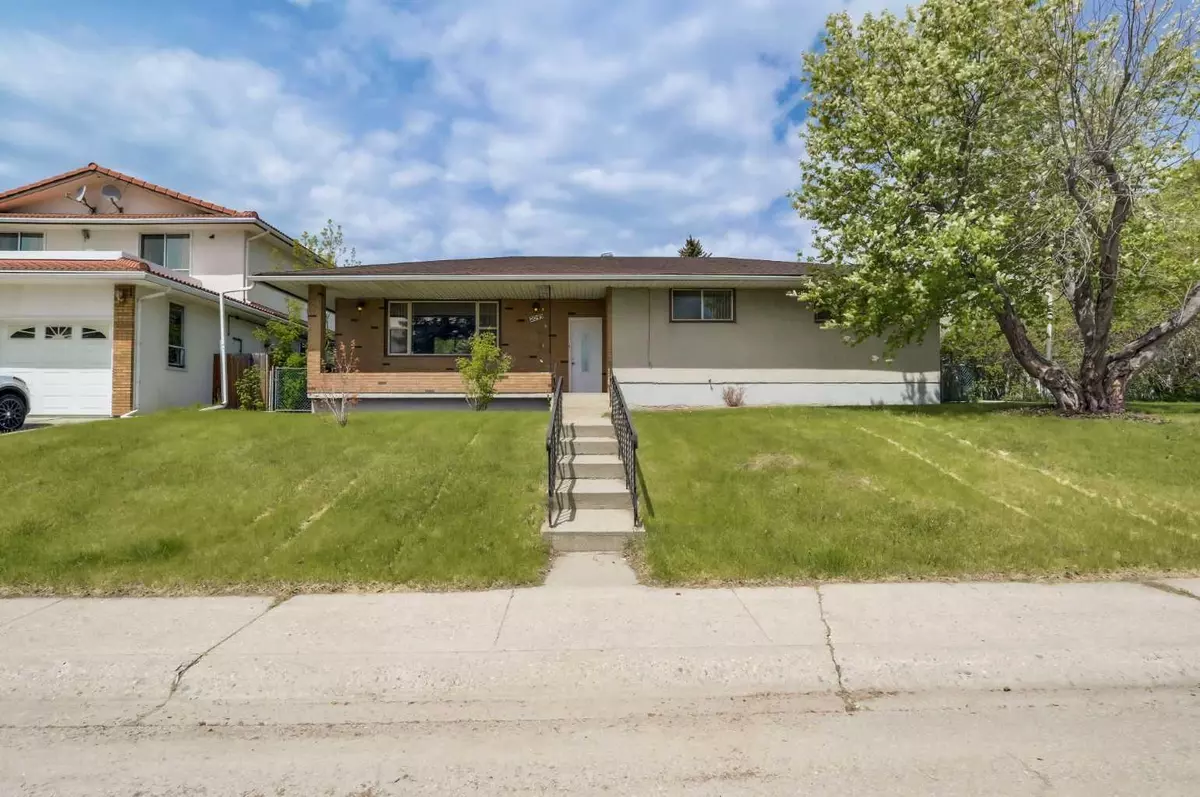 Calgary, AB T2B 1P2,2045 Birch CRES SE