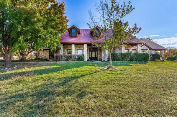 7533 Red Bud Lane, Fort Worth, TX 76135