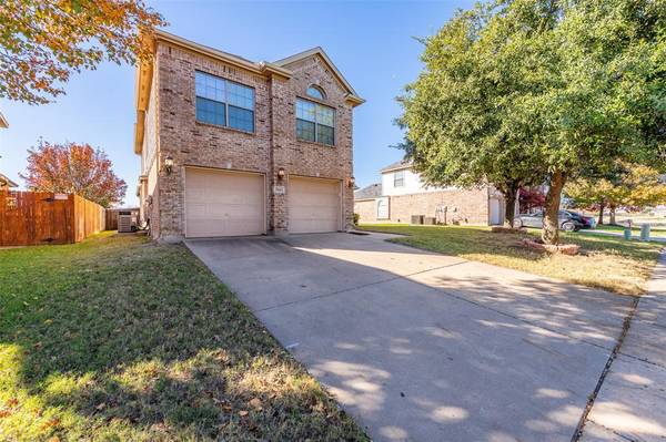 560 Riverbed Drive, Crowley, TX 76036