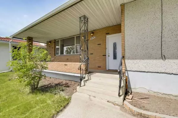 Calgary, AB T2B 1P2,2045 Birch CRES SE