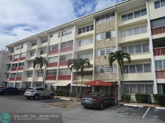 Hallandale Beach, FL 33009,215 SE 3rd Ave  #307B