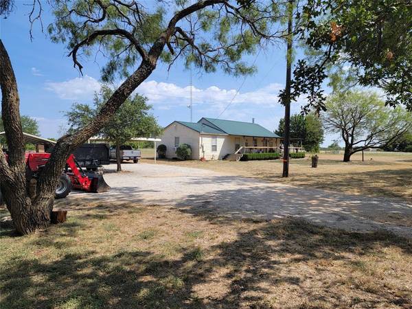 200 Carnes Lane, Bangs, TX 76823