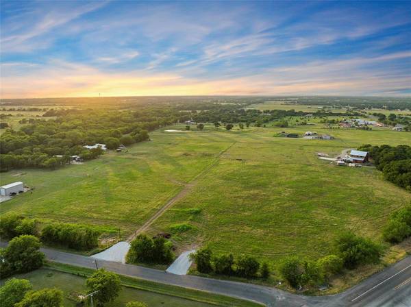 9064 Gholson Road, Waco, TX 76705