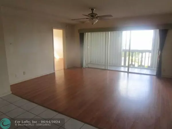 Hallandale Beach, FL 33009,215 SE 3rd Ave  #307B