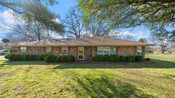 601 N Main, Edgewood, TX 75117