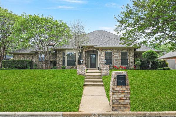 6004 Lakehurst Drive, Arlington, TX 76016