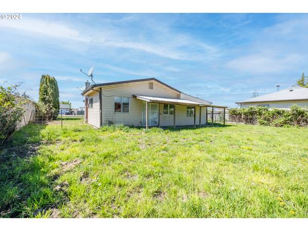 2245 STOLTZ HILL RD, Lebanon, OR 97355