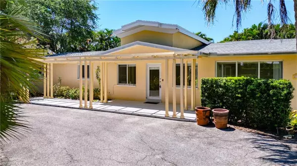 Naples, FL 34102,671 7th ST N