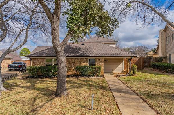 3620 Harwood Court, Bedford, TX 76021