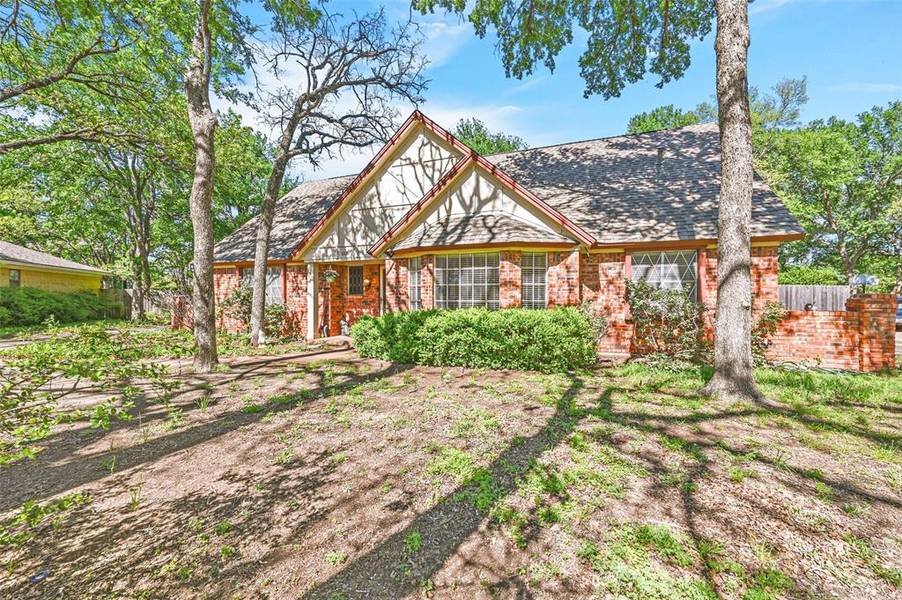 1000 Cherry Court, Hurst, TX 76053