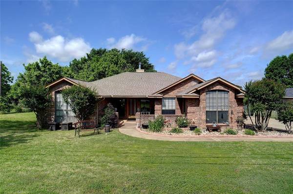 402 Kevin Miller Road, Kennedale, TX 76060