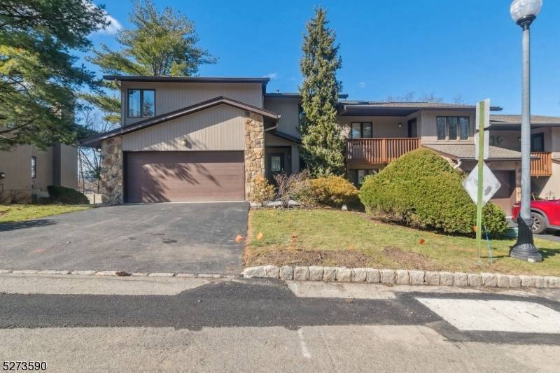 19 Cedarwood Terrace, Woodland Park, NJ 07424