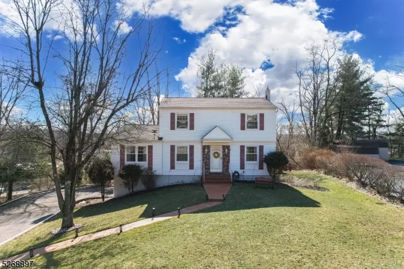 4 Remrose Ledge, Green Brook Twp., NJ 08812