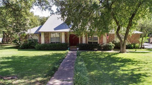 101 Fredricksburg Court, Weatherford, TX 76087