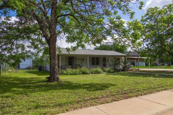 904 Austin Street, Coleman, TX 76834