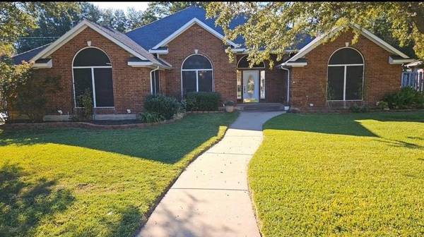 2215 Pecan Street,  Bonham,  TX 75418