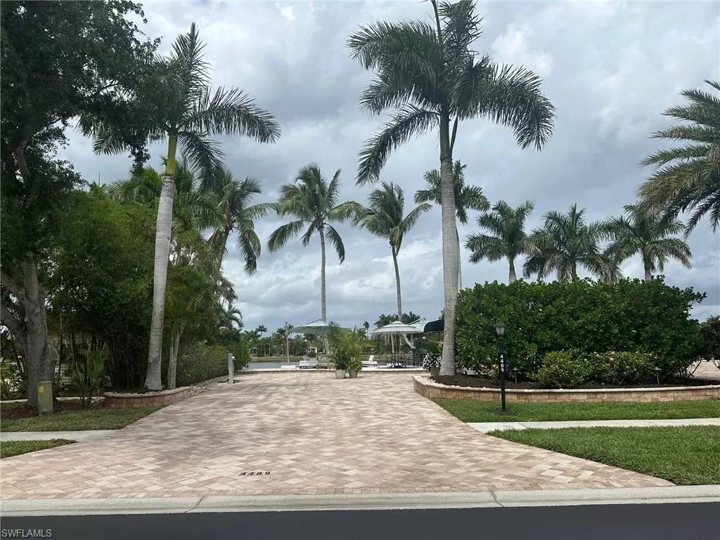 Naples, FL 34114,4489 Southern Breeze DR