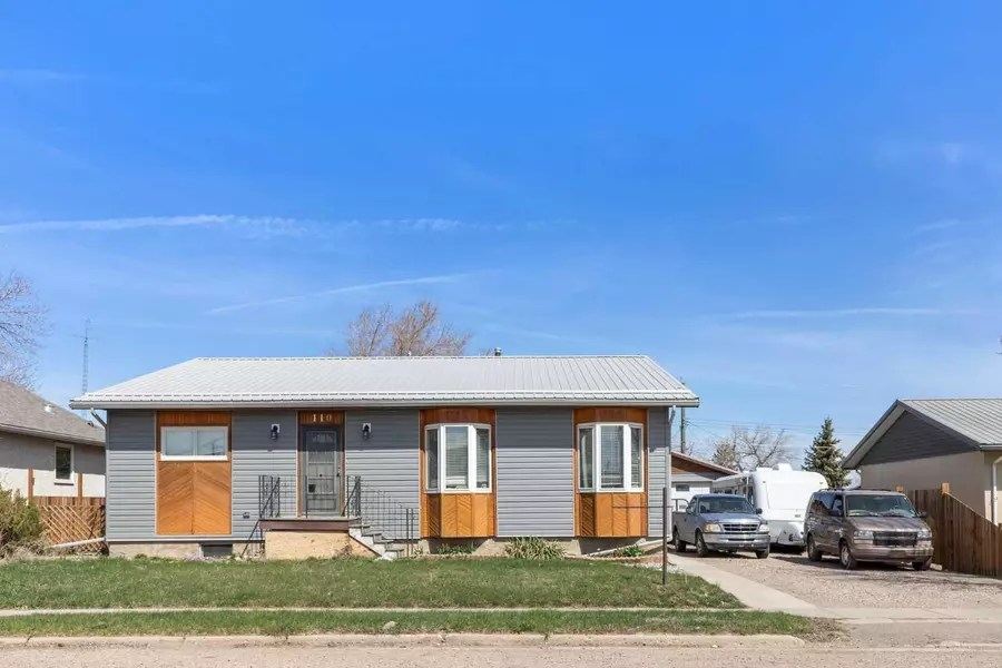 110 4 AVE, Bow Island, AB T0K 0G0