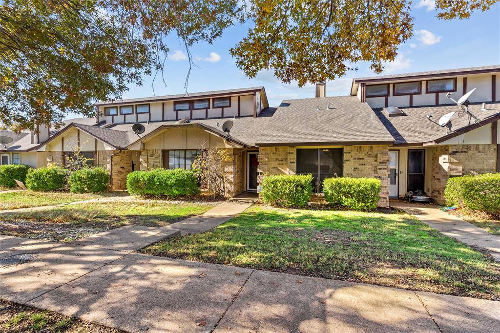 211 Cedar Bend Drive,  Cedar Hill,  TX 75104