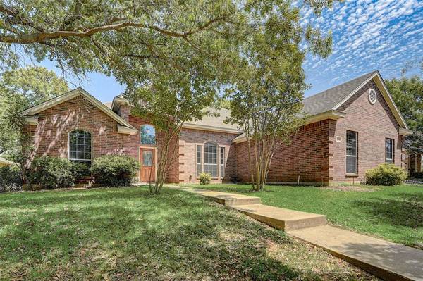 1800 Spinnaker Lane, Azle, TX 76020