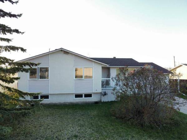 502 8 ST, Fox Creek, AB t0h1p0