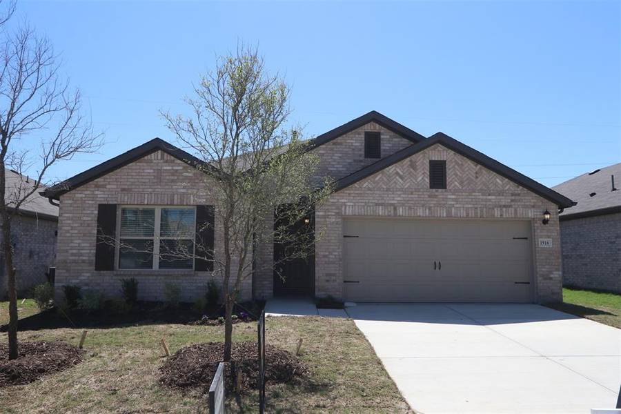 1916 Huisache Street, Royse City, TX 75189