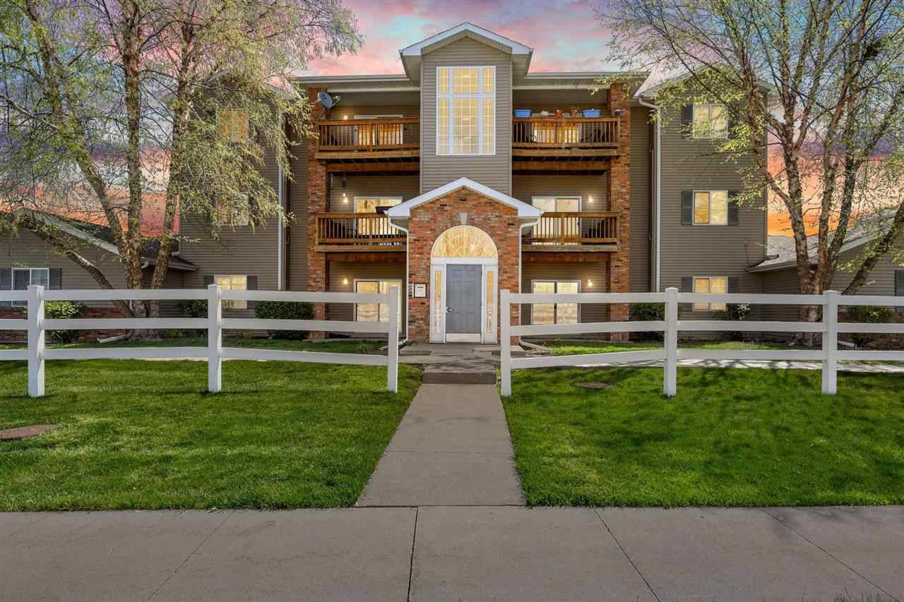 2707 Triple Crown Ln #8, Iowa City, IA 52240
