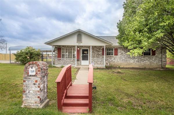 309 E Laura Avenue, Quinlan, TX 75474