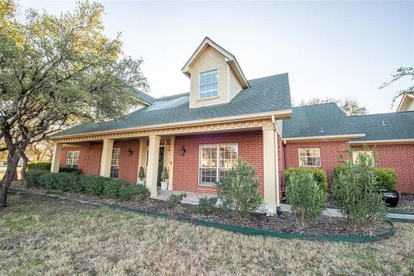 Hudson Oaks, TX 76087,213 South Fork Drive