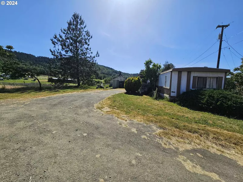 1618 OKIE DOKIE LN, Sutherlin, OR 97479