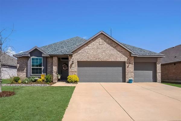 1001 Hopper Lane, Van Alstyne, TX 75495