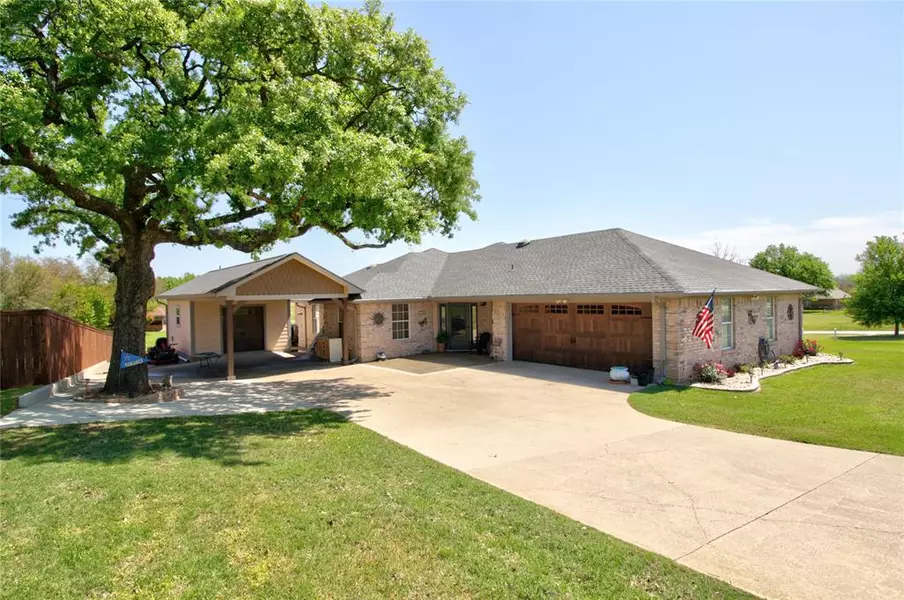 205 Cocopa Drive, Lake Kiowa, TX 76240