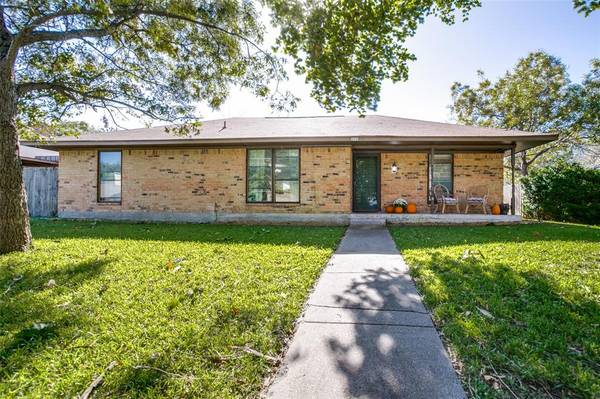 806 Kathrine Court, Cedar Hill, TX 75104