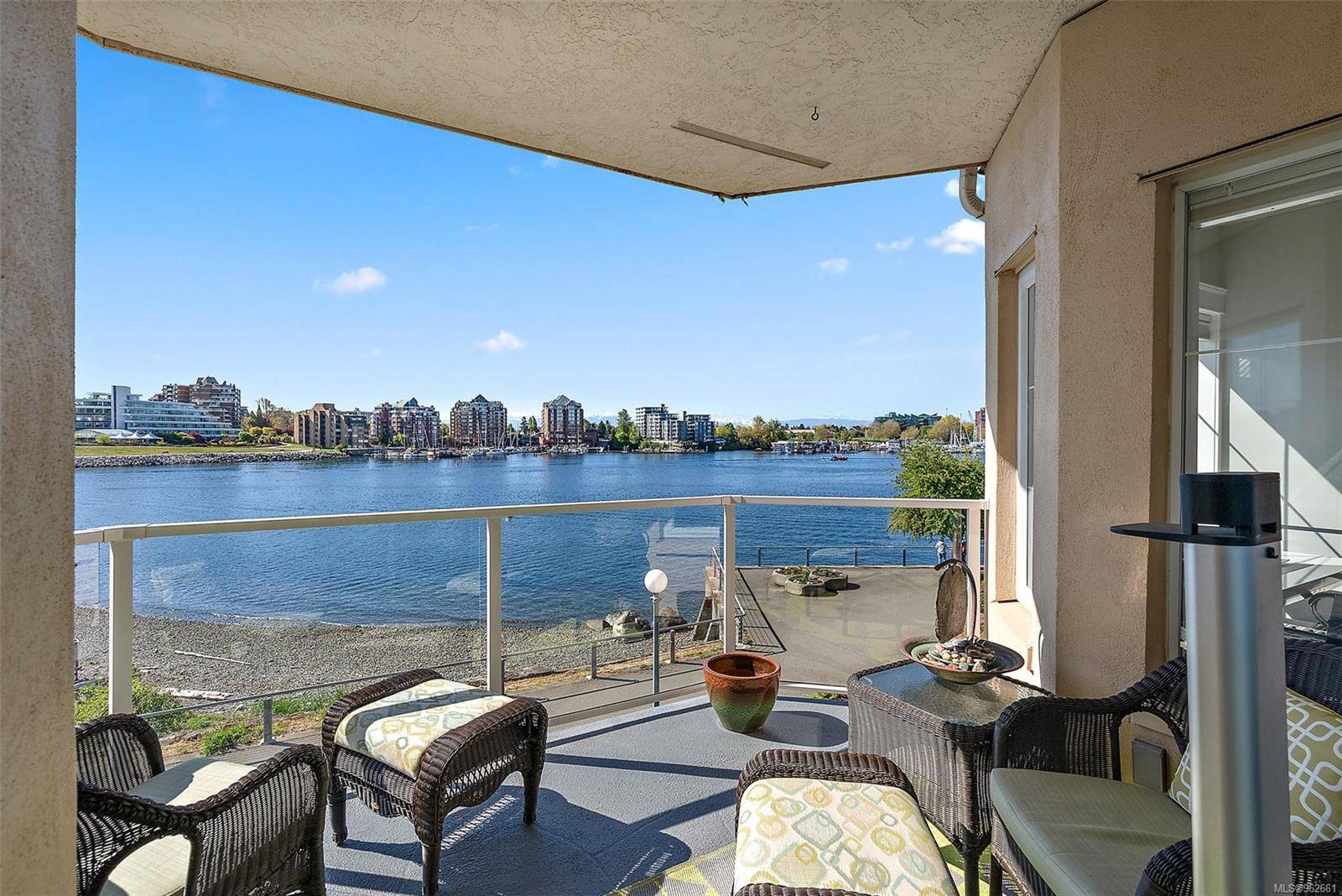 65 Songhees Rd #201, Victoria, BC V9A 6T3