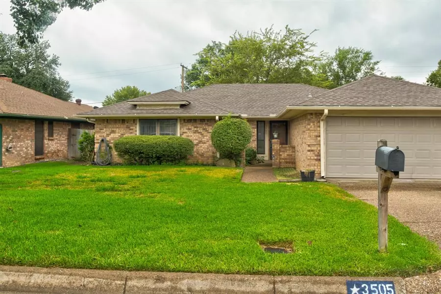 3505 Willowbrook Drive, Fort Worth, TX 76133