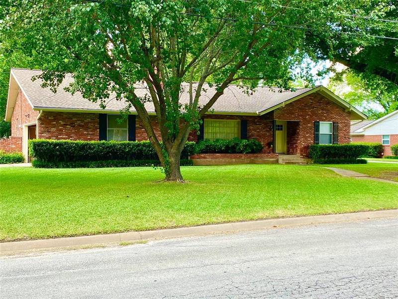 417 Meadow Lane, Bonham, TX 75418