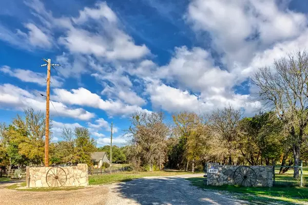 1990 Potts Court, Granbury, TX 76048