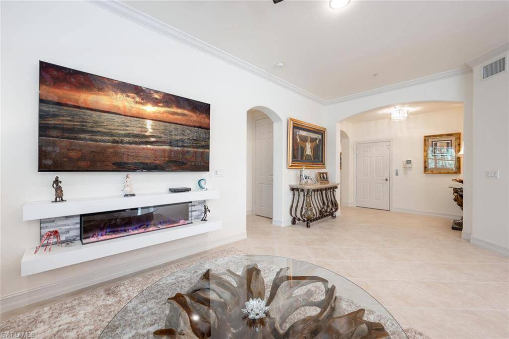 Naples, FL 34109,2843 Tiburon BLVD E 7-2