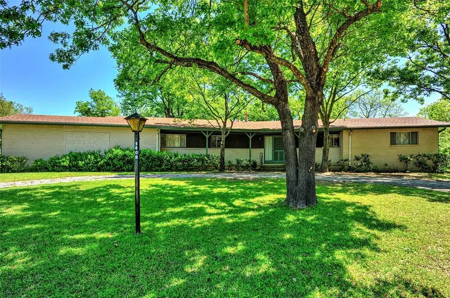 1402 W. California, Gainesville, TX 76240