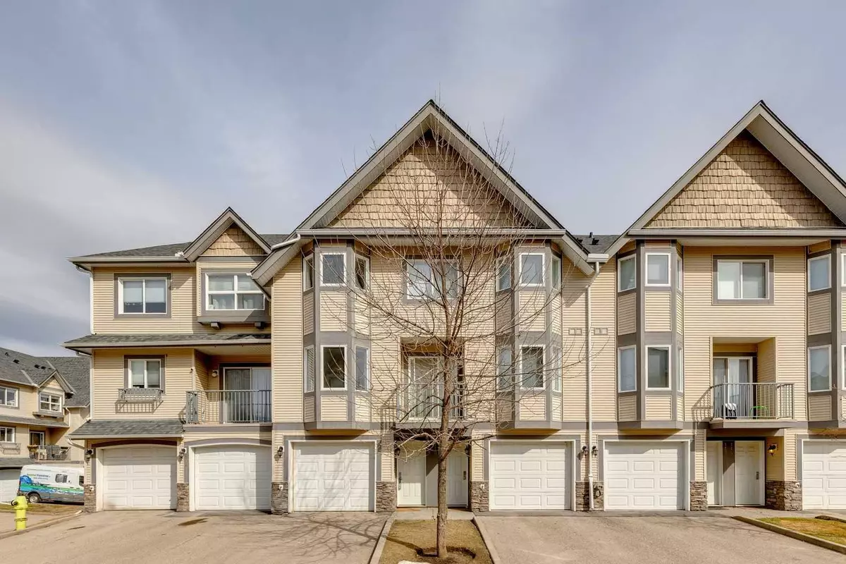 Calgary, AB T2W 6J3,108 Cedarwood LN SW