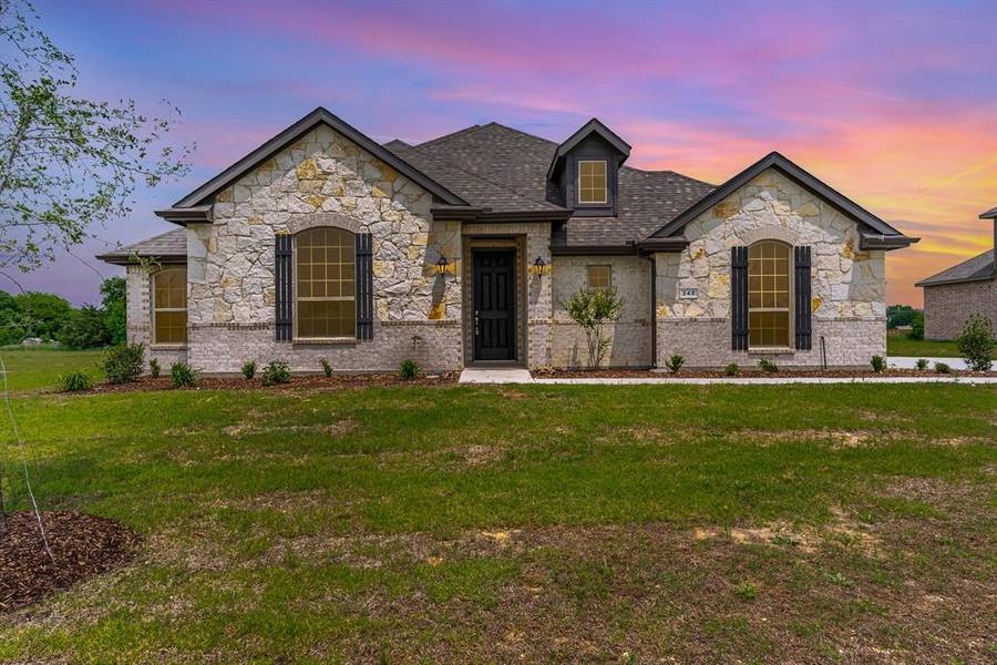 340 Crystal Lake Lane, Red Oak, TX 75154